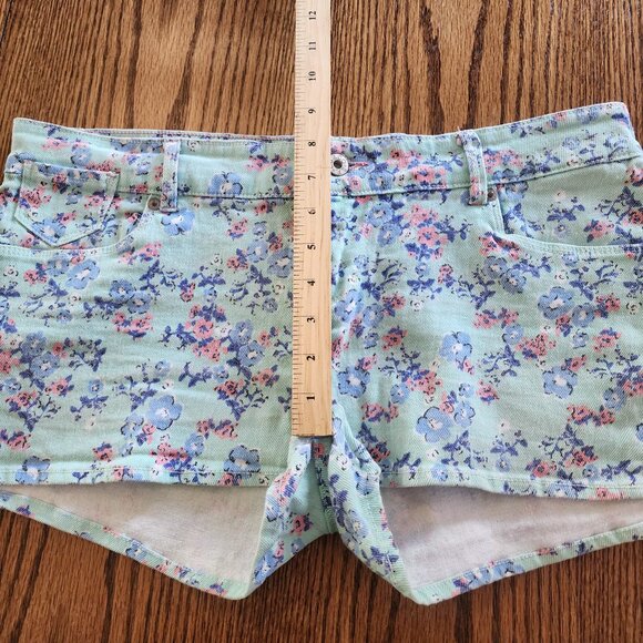 Levi's Green Blue Pink Floral Shorty Shorts Size 15 Low Rise y2k Style - Picture 7 of 8
